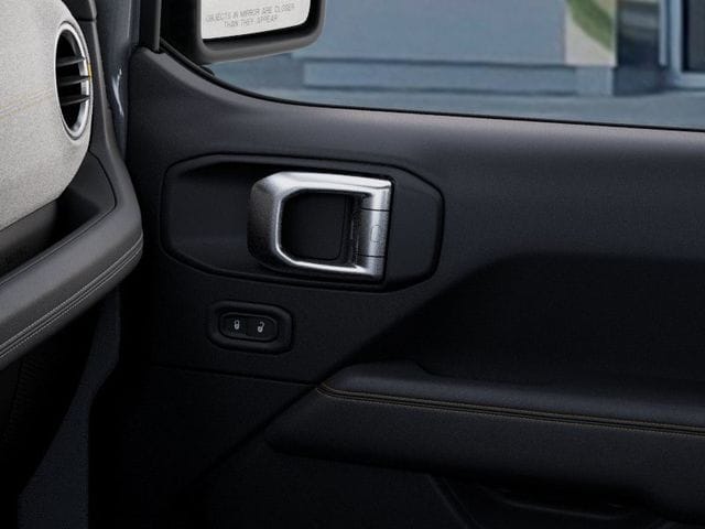 2025 Jeep Wrangler 4-Door Sahara - Photo 25