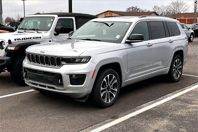 2021 Jeep Grand Cherokee Overland photo 3