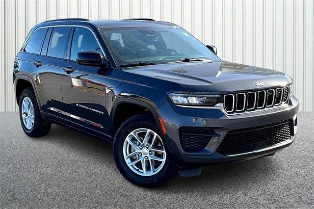 2024 Jeep Grand Cherokee Laredo's photo