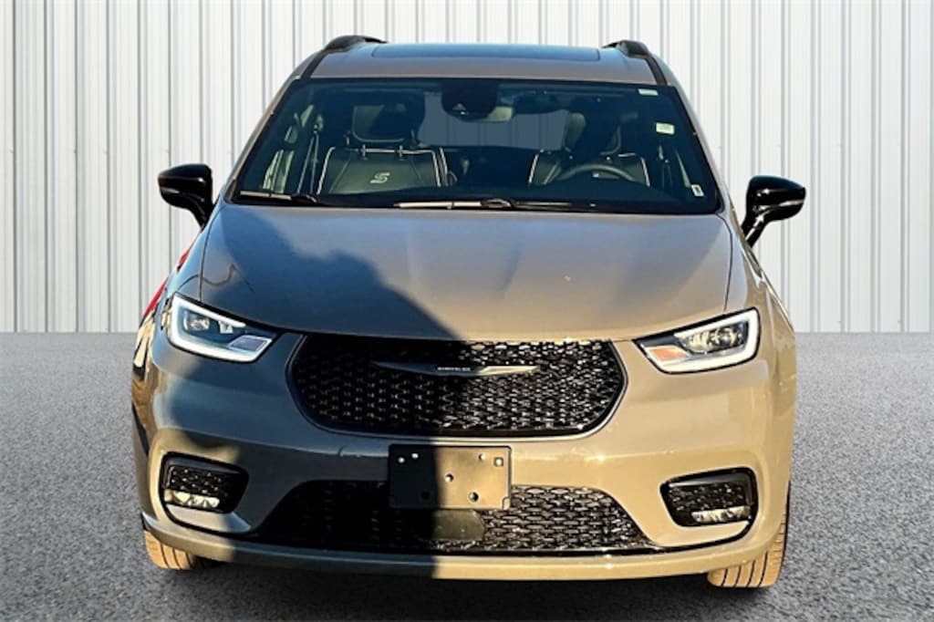 Used 2025 Chrysler Pacifica Limited Van Passenger Van