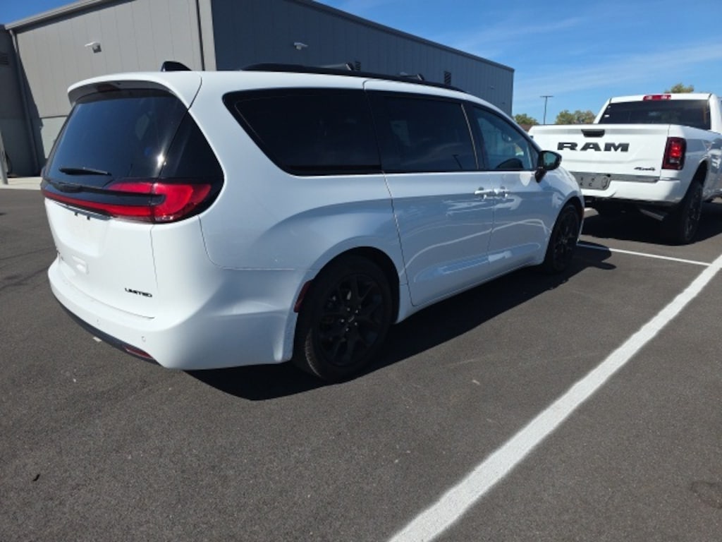 Used 2025 Chrysler Pacifica Limited Van Passenger Van