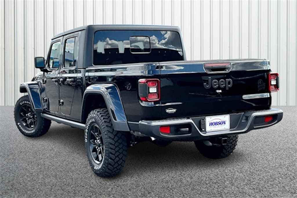 Used 2025 Jeep Gladiator Sport Truck Crew Cab