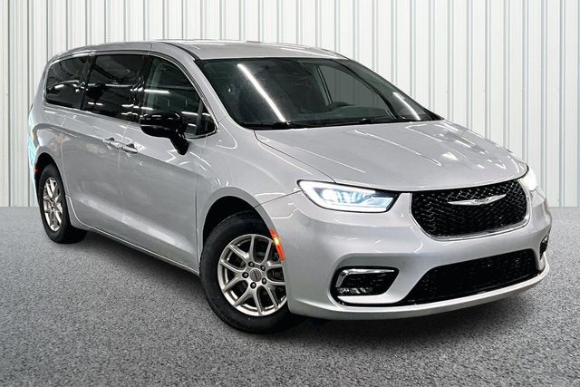 2024 Chrysler Pacifica Touring L's photo