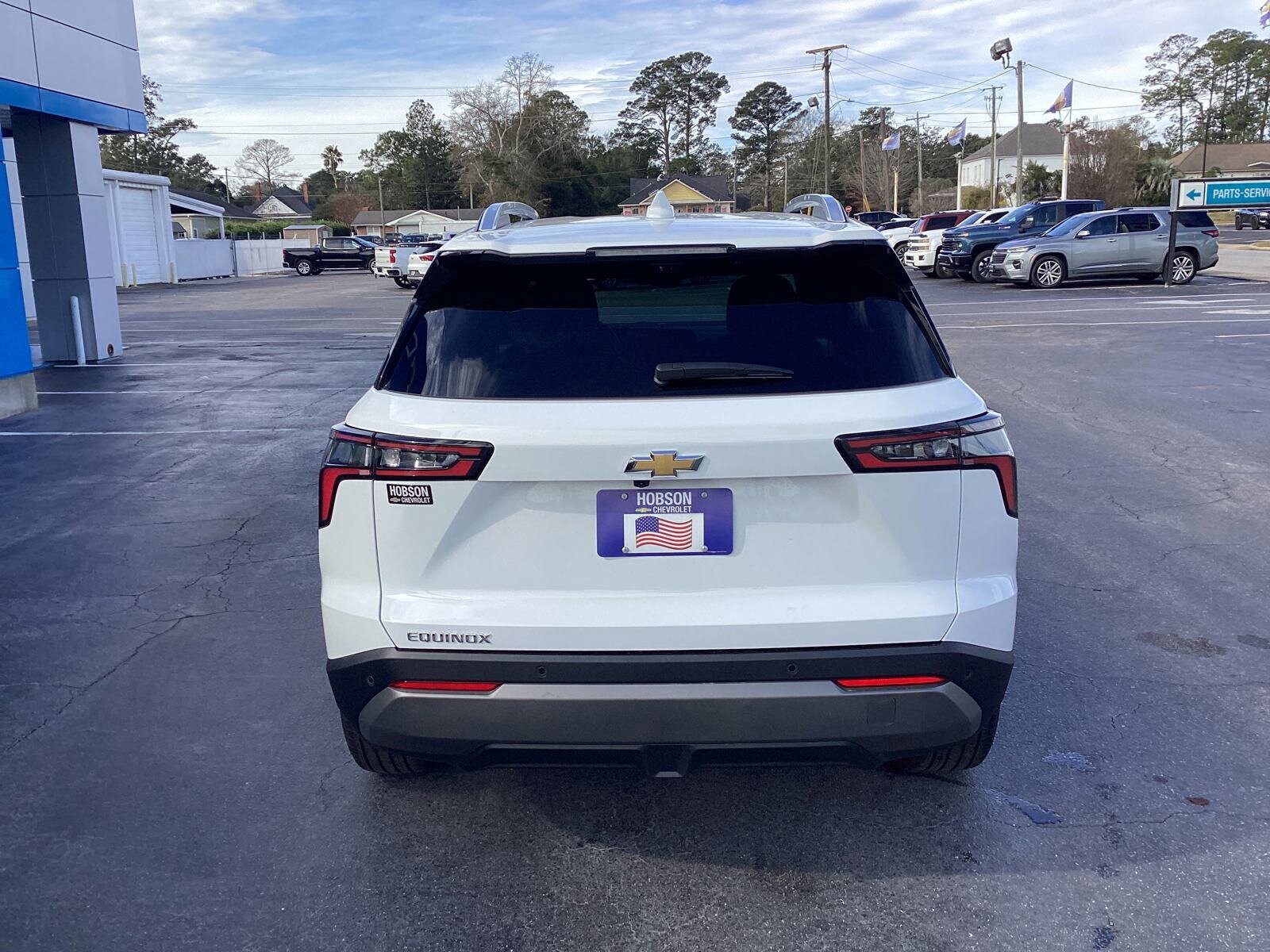 2025 Chevrolet Equinox LT photo 2