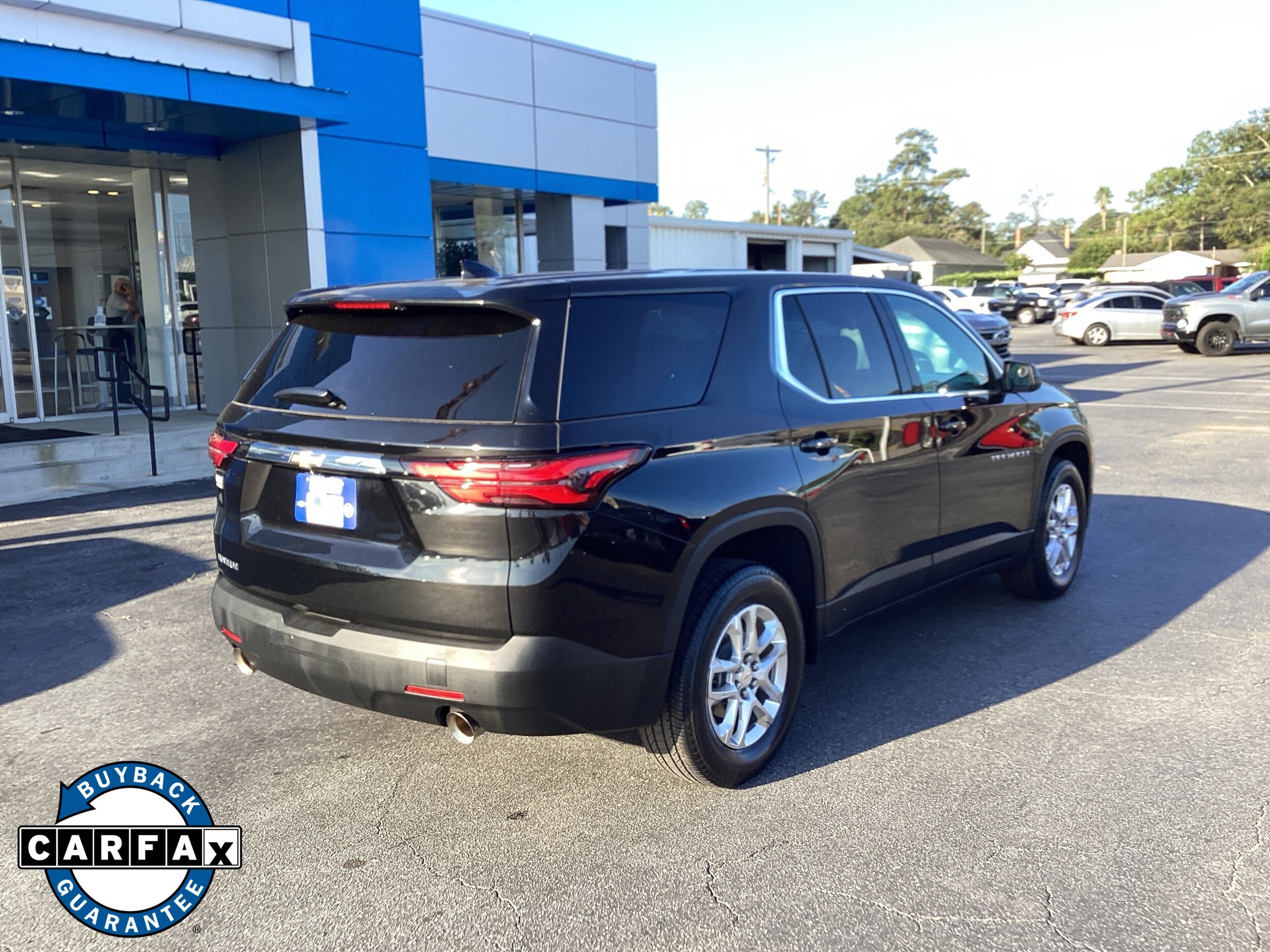 2023 Chevrolet Traverse LS photo 2