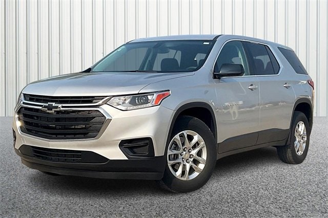 Used 2020 Chevrolet Traverse LS with VIN 1GNERFKW6LJ260988 for sale in Martinsville, IN