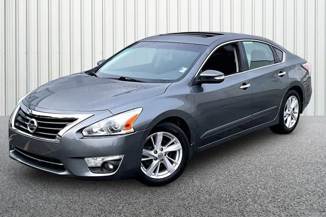 Used 2014 Nissan Altima SV with VIN 1N4AL3AP1EC328676 for sale in Bedford, IN