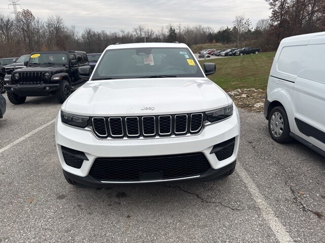 2024 Jeep Grand Cherokee Laredo photo 2
