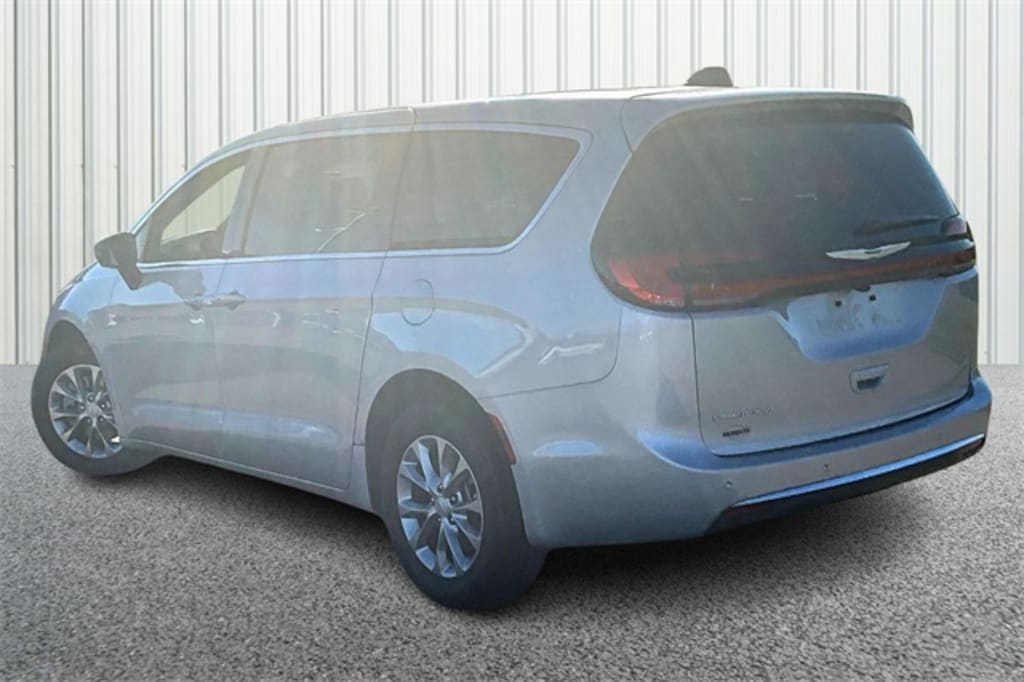 New 2026 Chrysler Pacifica SELECT AWD Passenger Van