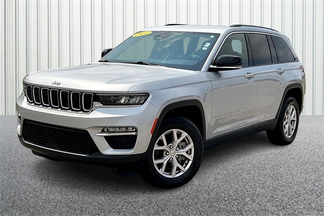 Used 2022 Jeep Grand Cherokee Limited with VIN 1C4RJHBG9N8586624 for sale in Bedford, IN