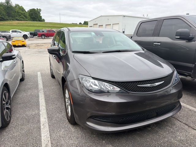 2023 Chrysler Voyager LX's photo