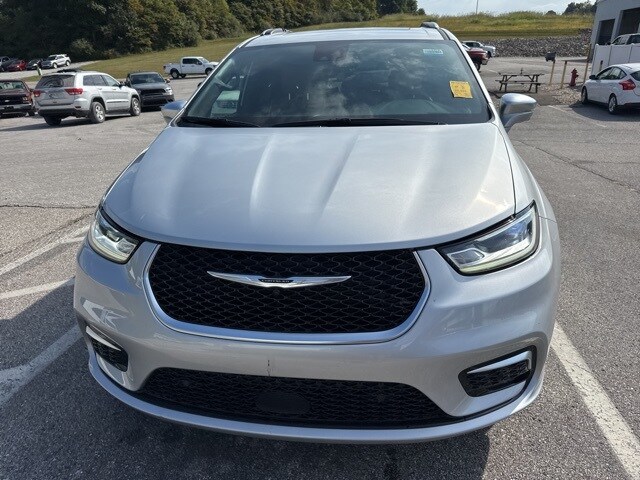 2024 Chrysler Pacifica Pinnacle photo 3