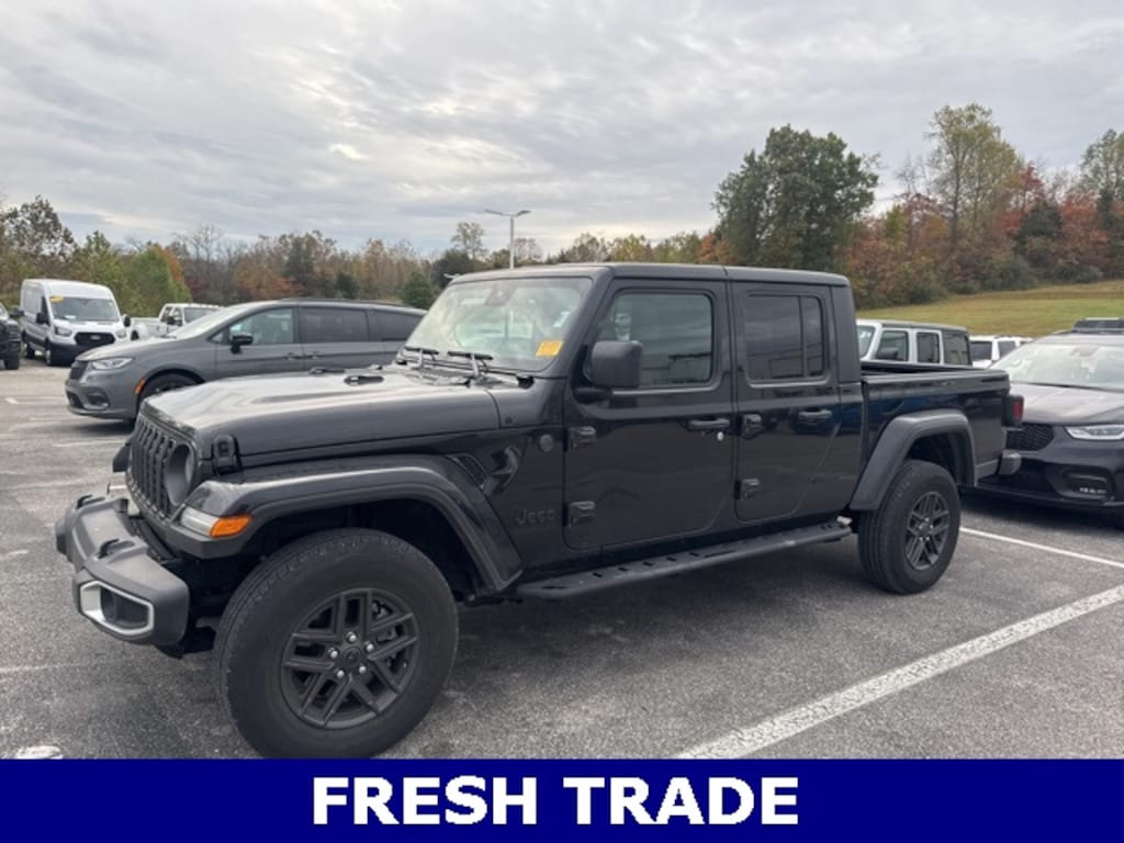 Used 2024 Jeep Gladiator Sport Truck Crew Cab