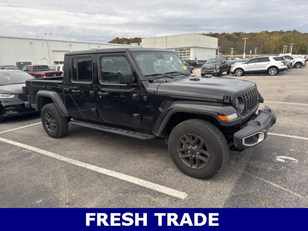 Used 2024 Jeep Gladiator Sport Truck Crew Cab