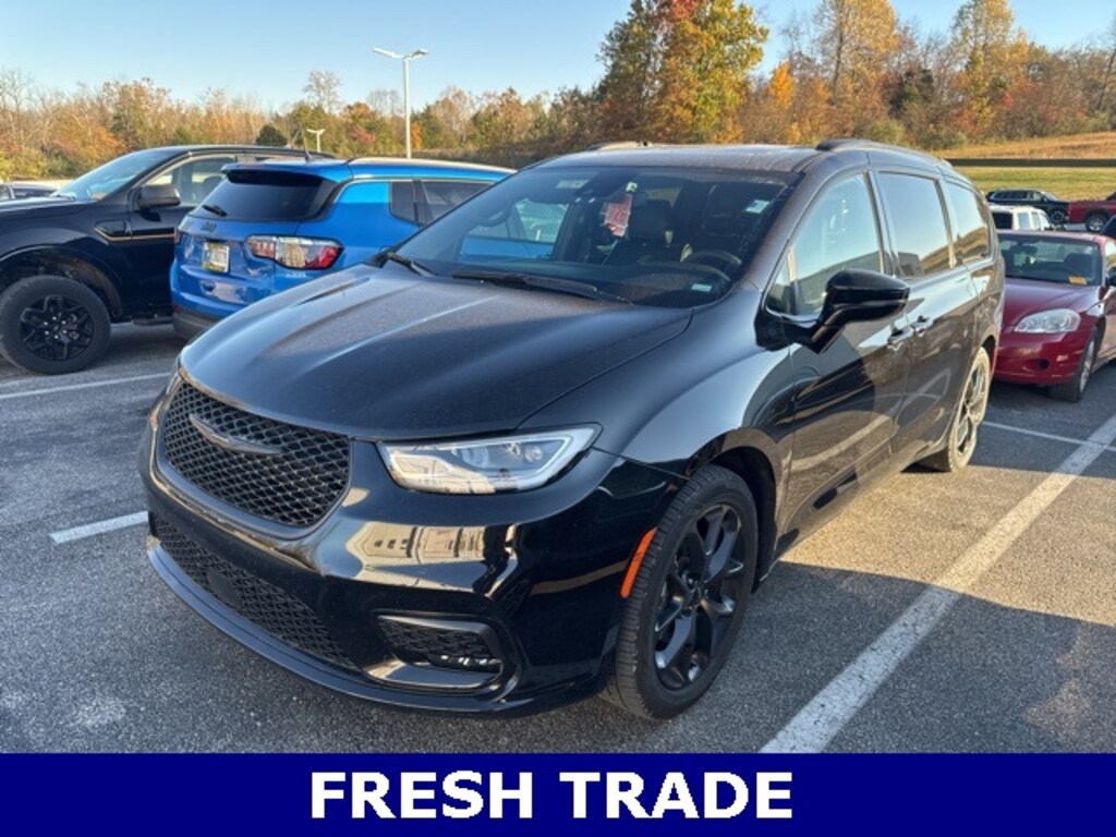 Used 2025 Chrysler Pacifica Limited Van Passenger Van