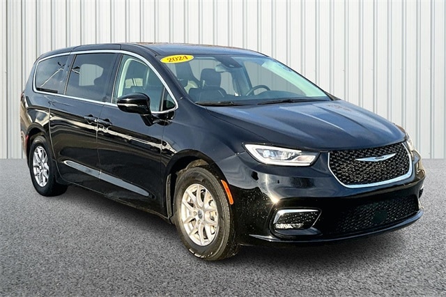 2024 Chrysler Pacifica Touring L's photo