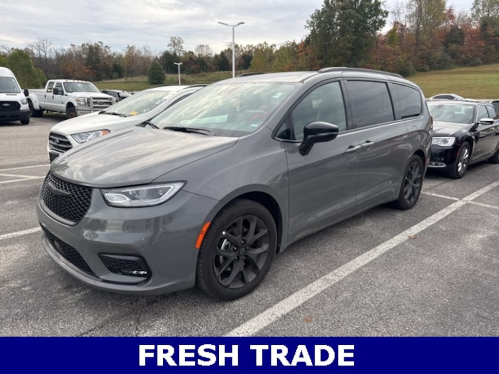 Used 2025 Chrysler Pacifica Limited Van Passenger Van