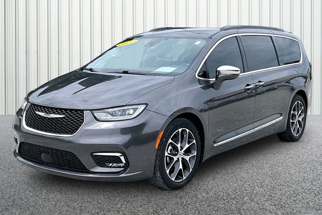 Used 2022 Chrysler Pacifica Limited with VIN 2C4RC1GG3NR136871 for sale in Bedford, IN