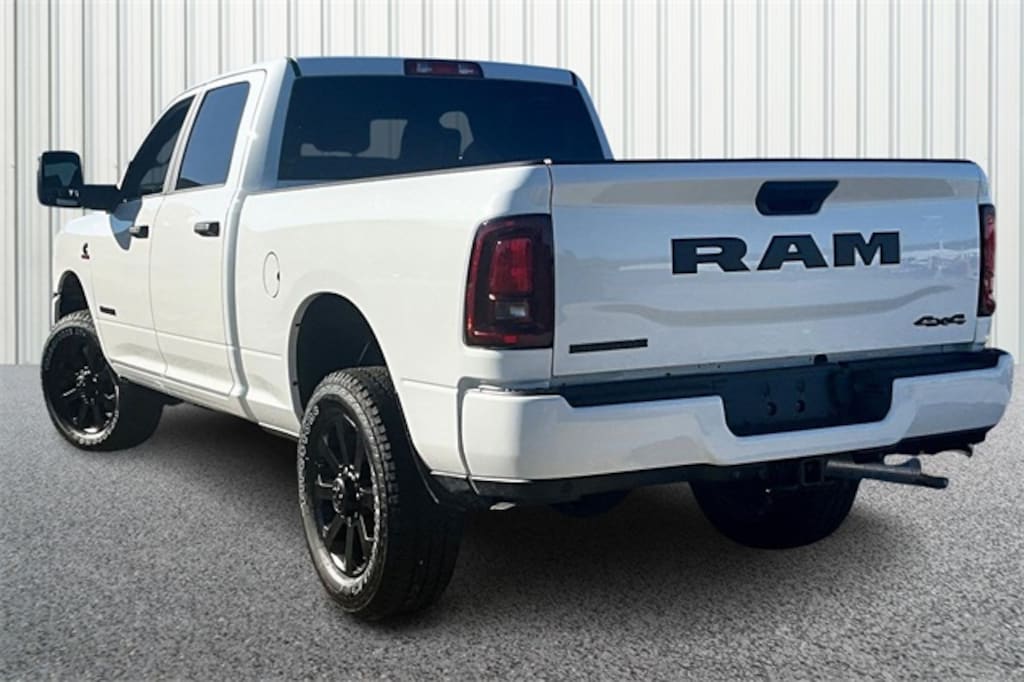 New 2026 Ram 3500 BIG HORN CREW CAB 4X4 6'4 BOX Pickup