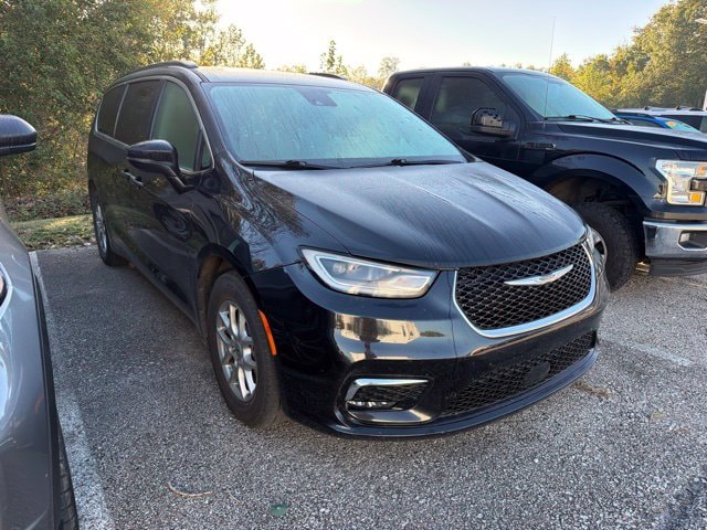 Used 2022 Chrysler Pacifica Touring L with VIN 2C4RC1BG5NR147104 for sale in Bedford, IN