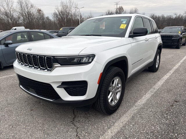2024 Jeep Grand Cherokee Laredo photo 3