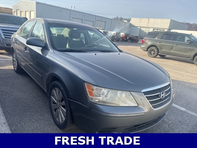 2010 Hyundai Sonata GLS's photo