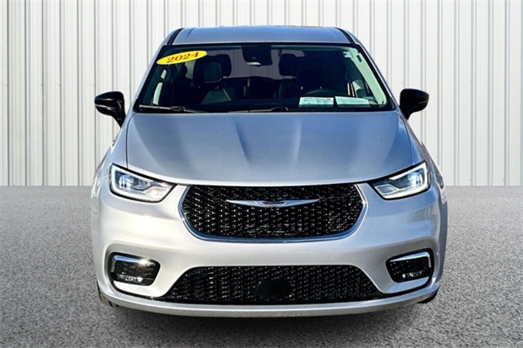 Used 2024 Chrysler Pacifica Touring L Van Passenger Van