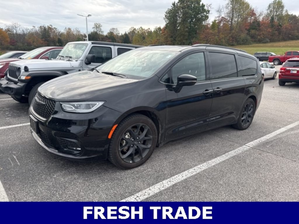 Used 2025 Chrysler Pacifica Limited Van Passenger Van