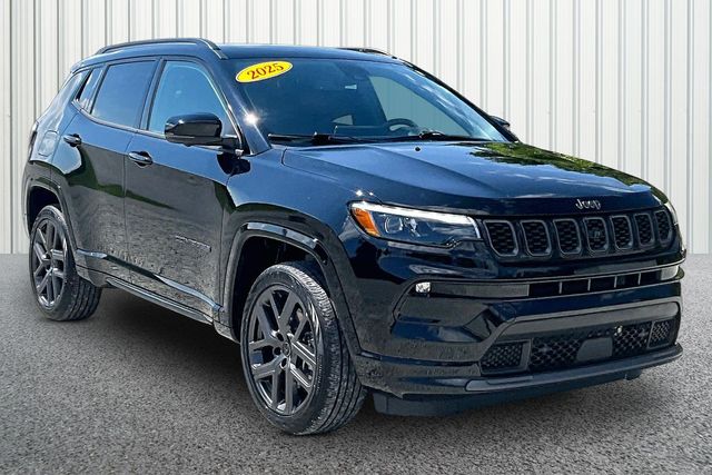 Diamond Black Crystal Pearlcoat 2025 Jeep Compass SUV / Crossover Four-Wheel Drive 8-Speed Automatic