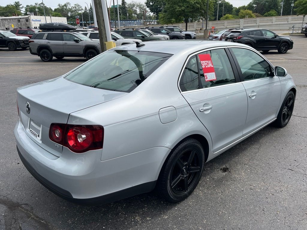Used 2009 Volkswagen Jetta SE Sedan