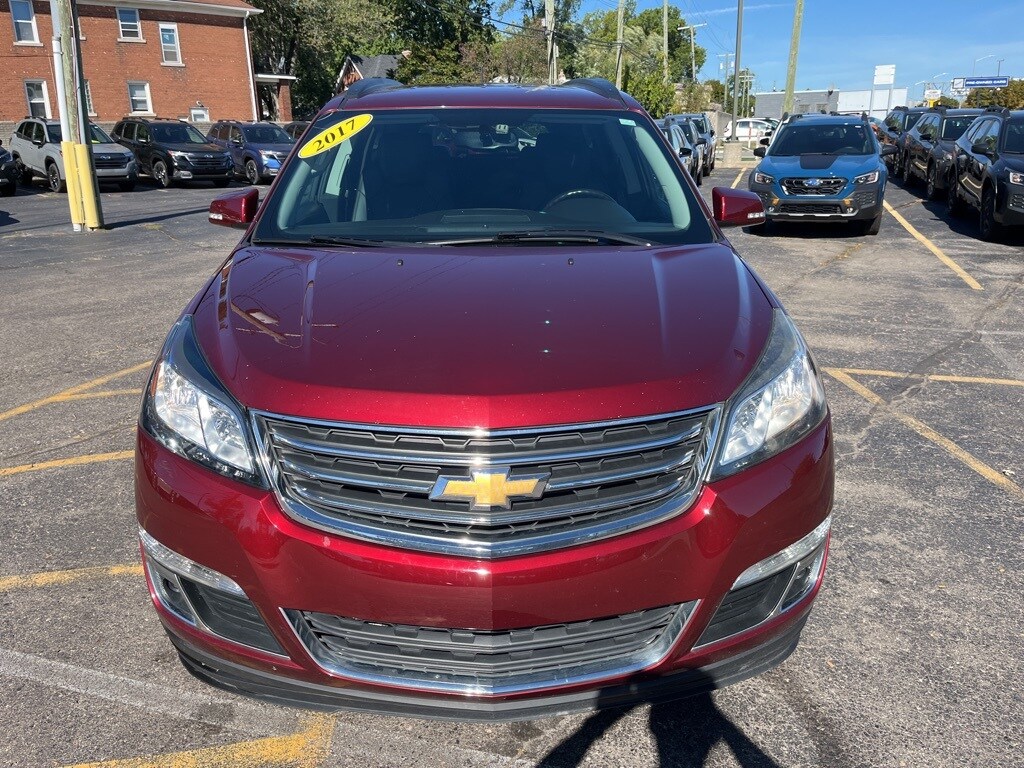 2017 Chevrolet Traverse 2LT photo 2
