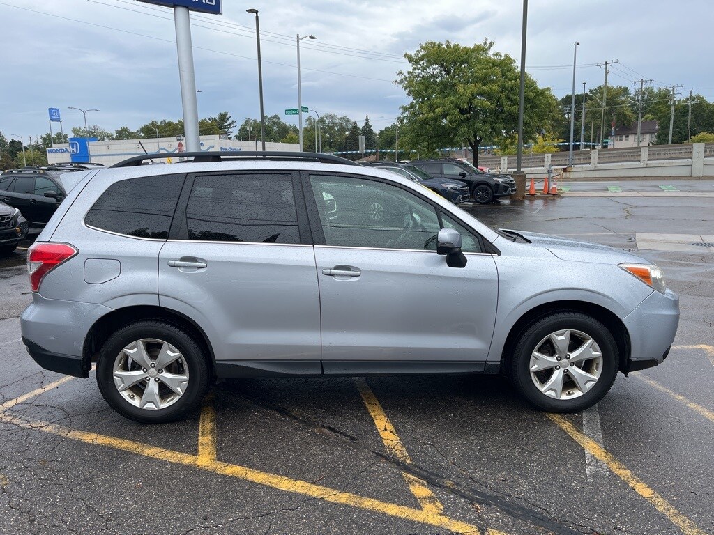 2014 Subaru Forester 2.5i Touring photo 4