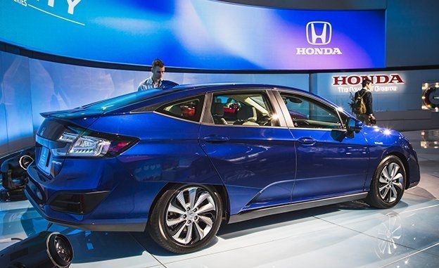 2018-honda-clarity-plug-in-hybrid-inline4-photo-679094-s-original.jpg