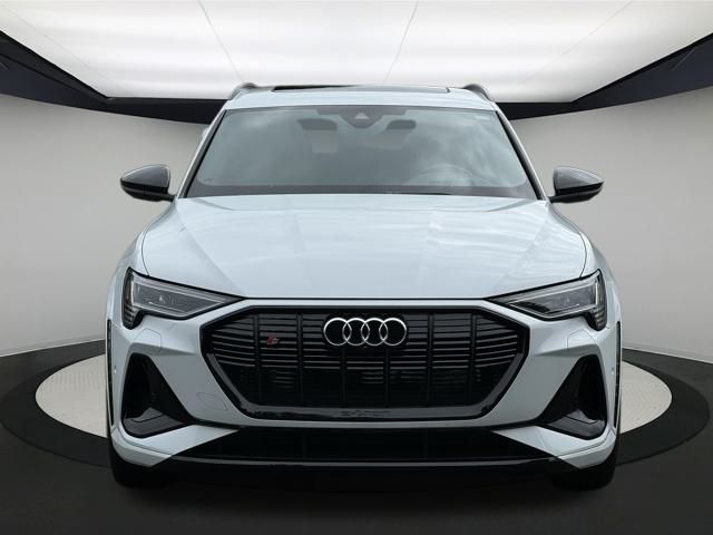 2023 Audi e-tron Prestige photo 2