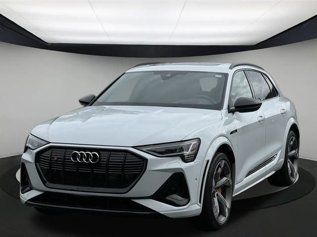 2023 Audi e-tron Prestige photo 3