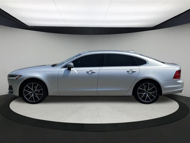 2018 Volvo S90 T5 Momentum photo 2