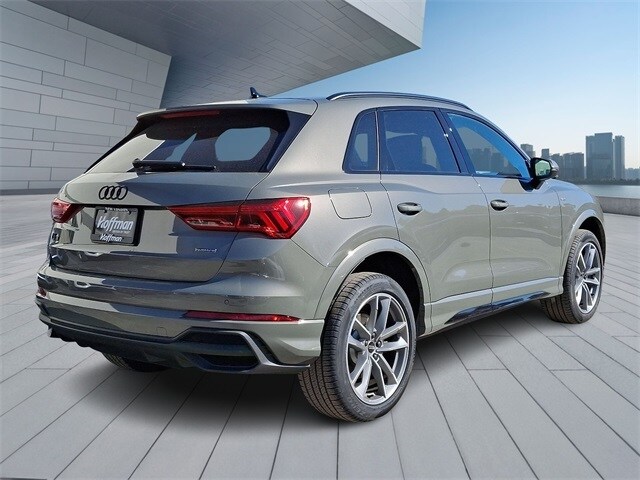 2025 Audi Q3 45 TFSI S line Premium photo 3