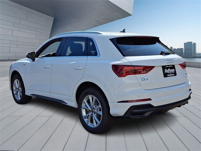 2025 Audi Q3 45 TFSI S line Premium photo 3