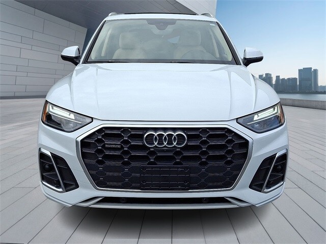 2022 Audi Q5 45 S line Premium photo 2