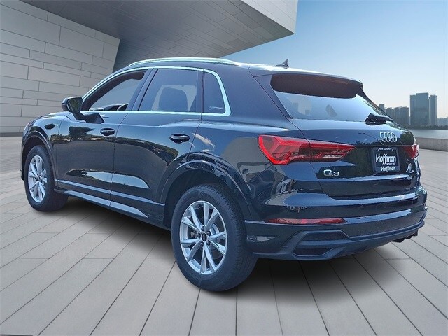 2025 Audi Q3 45 TFSI S line Premium photo 3