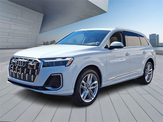 2025 Audi Q7 55 Premium Plus photo 3