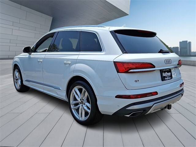 2025 Audi Q7 55 Premium Plus photo 3