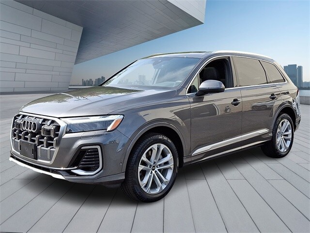 2025 Audi Q7 55 Premium Plus photo 2