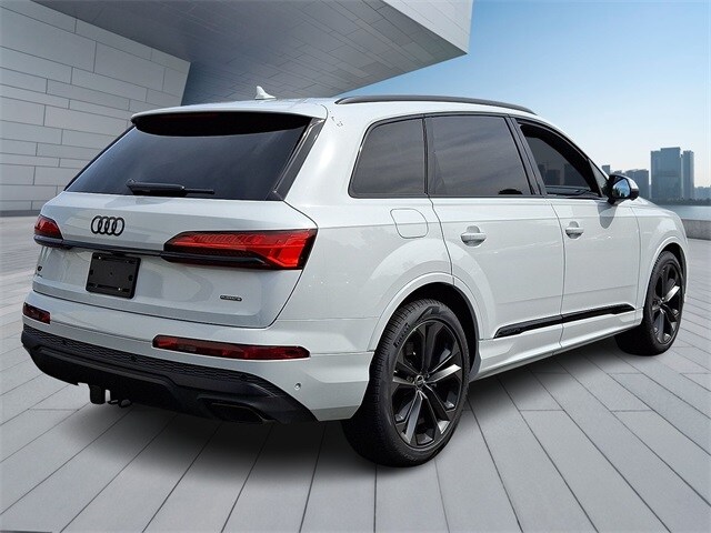 2025 Audi Q7 55 Premium Plus photo 4