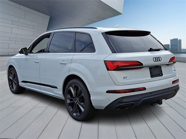 2025 Audi Q7 55 Premium Plus photo 3