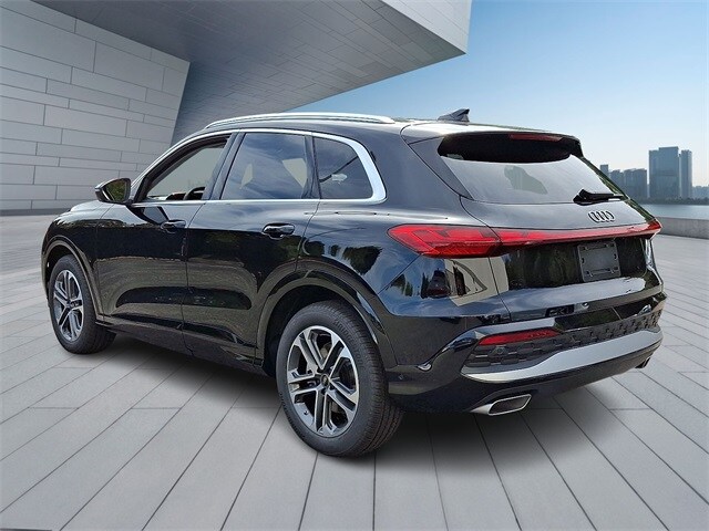 2025 Audi Q5 2.0T Prestige photo 3