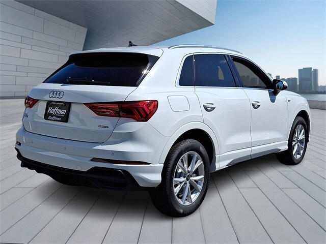 2025 Audi Q3 45 TFSI S line Premium photo 4