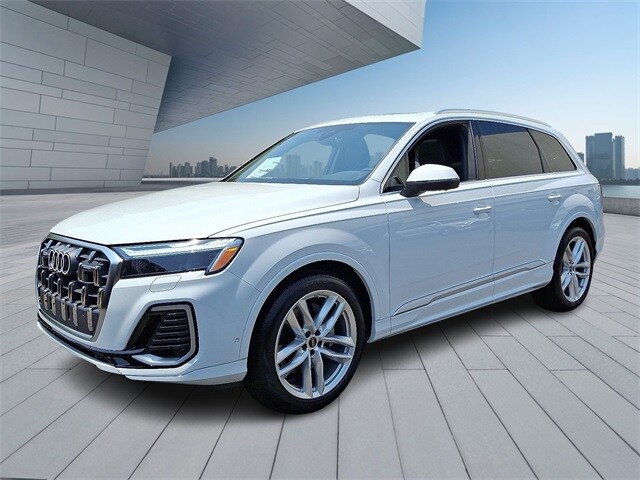2025 Audi Q7 55 Premium Plus photo 2
