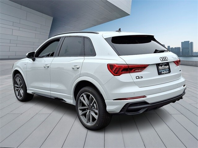 2025 Audi Q3 45 TFSI S line Premium photo 3