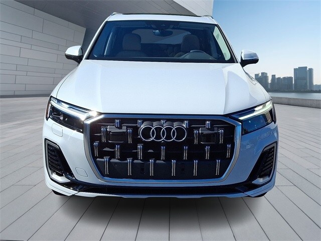 2025 Audi Q7 55 Premium Plus photo 2